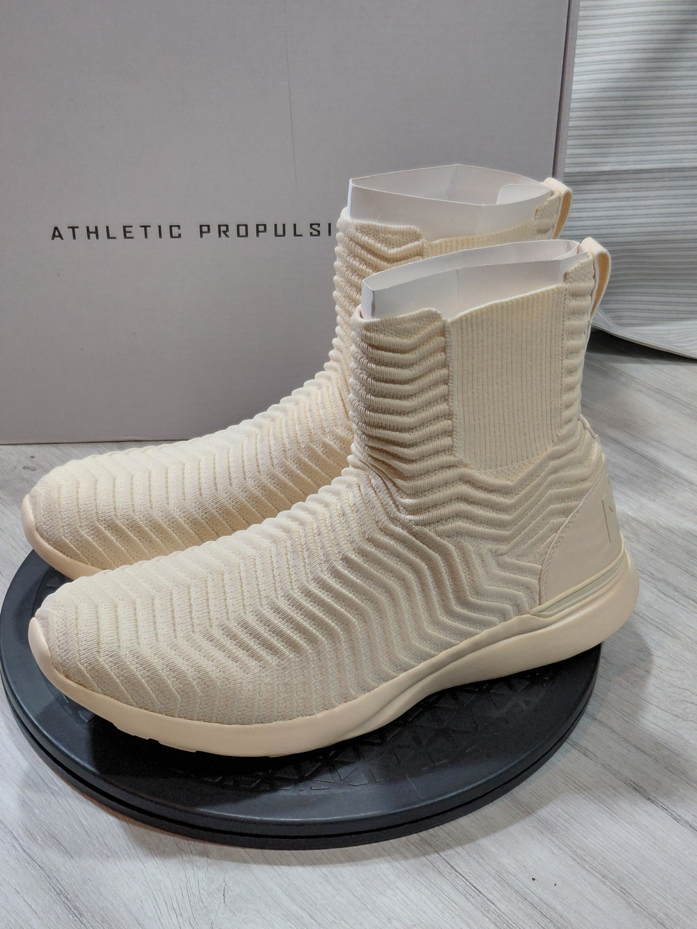 NEW APL Men's TechLoom Chelsea Sneaker Boots Knit Upper Pristine Vanilla SIZE 10